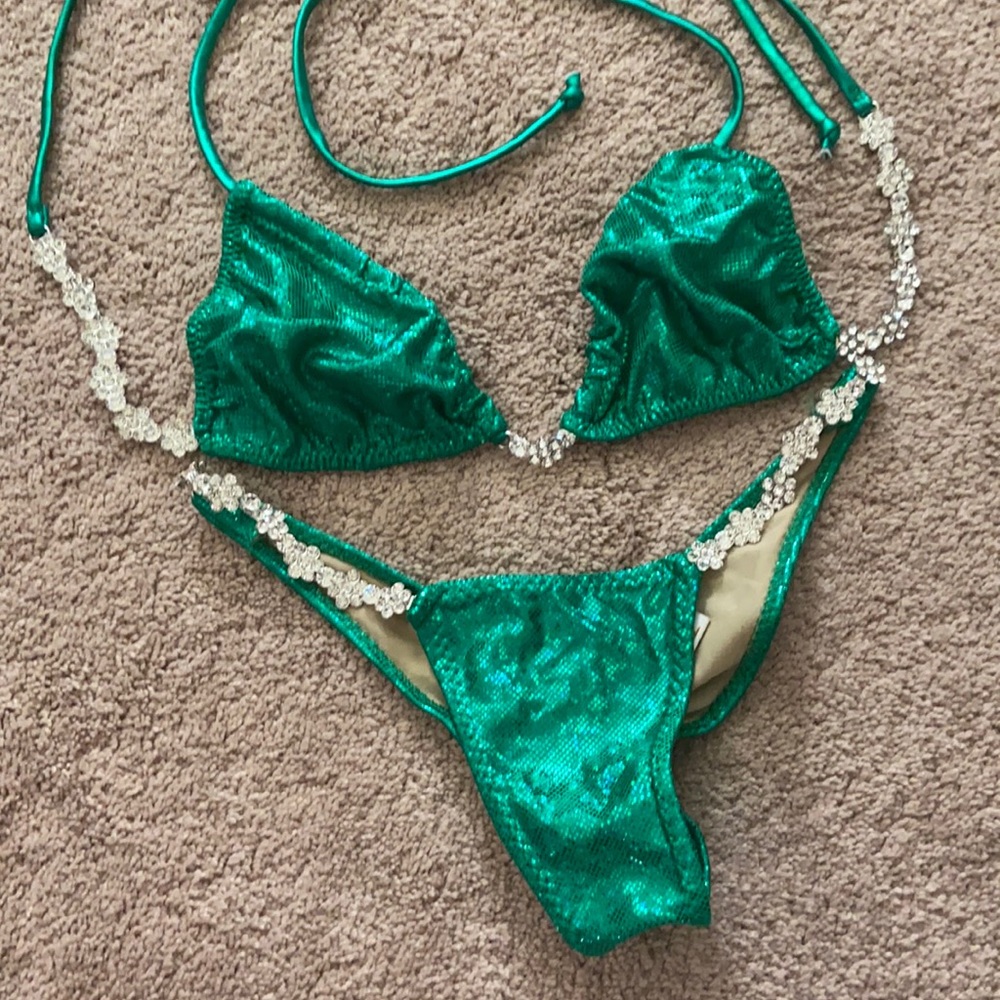 Bodybuilding competition bikini suit